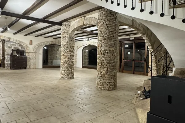 img-9682_2_399013-173938280837464